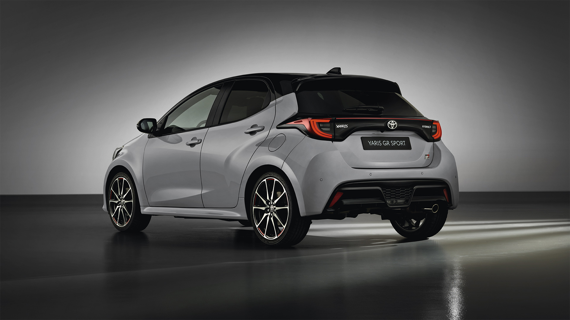 Toyota Yaris Hybrid - 1